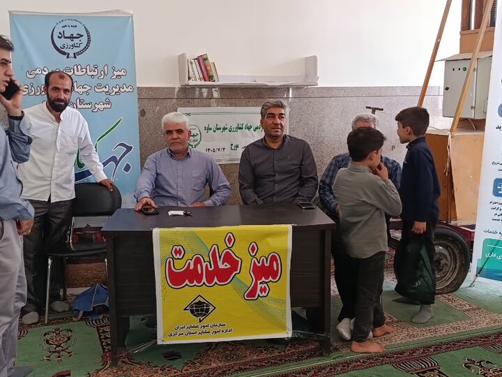 تصاویر/برپایی میز خدمت در مصلای شهرستان ساوه