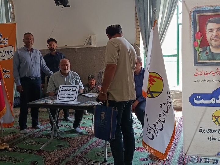 تصاویر/برپایی میز خدمت در مصلای شهرستان ساوه