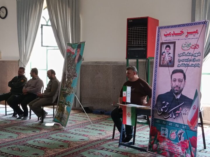 تصاویر/برپایی میز خدمت در مصلای شهرستان ساوه
