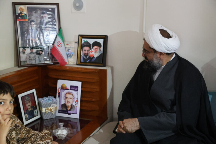 تصاویر / تجلیل امام جمعه همدان از رشادت‌های سردار هادی‌پور