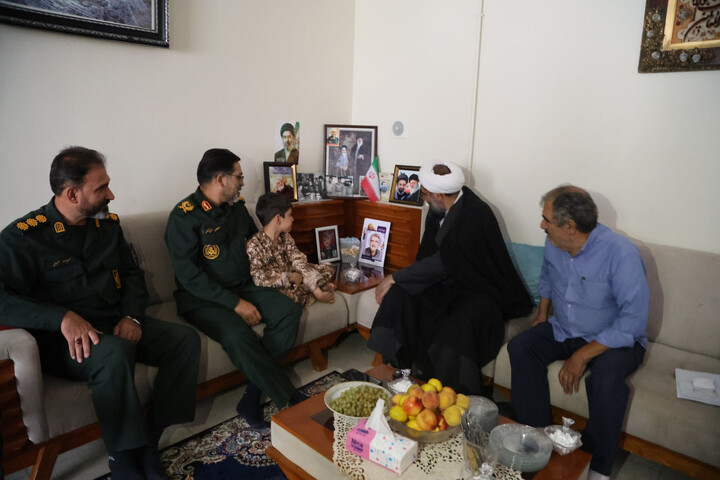 تصاویر / تجلیل امام جمعه همدان از رشادت‌های سردار هادی‌پور