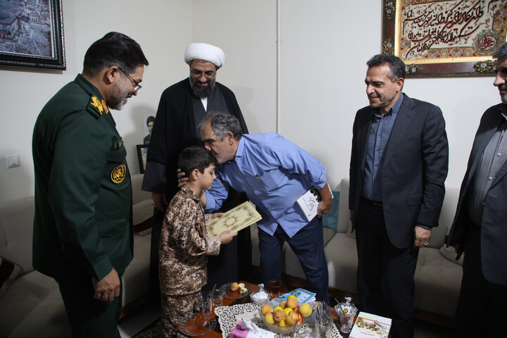 تصاویر / تجلیل امام جمعه همدان از رشادت‌های سردار هادی‌پور