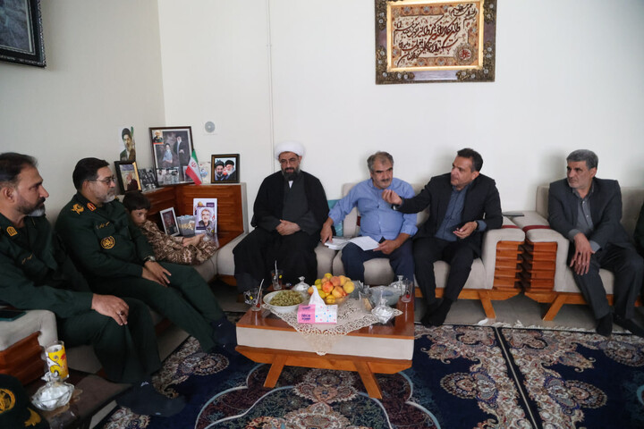 تصاویر / تجلیل امام جمعه همدان از رشادت‌های سردار هادی‌پور