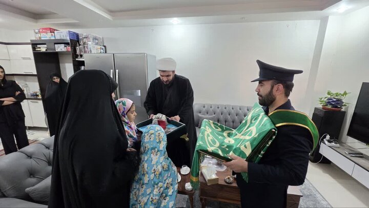 حضور خادمان حرم حضرت معصومه(س) در جمع مدافعان وطن و خانواده شهدا در خوزستان