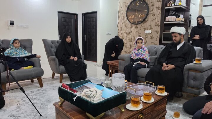 حضور خادمان حرم حضرت معصومه(س) در جمع مدافعان وطن و خانواده شهدا در خوزستان