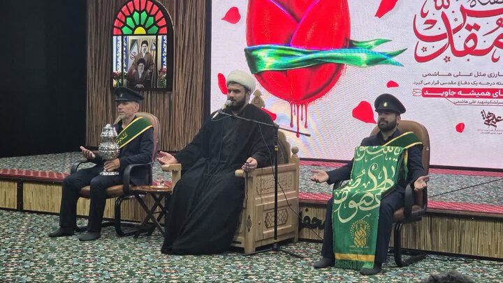 حضور خادمان حرم حضرت معصومه(س) در جمع مدافعان وطن و خانواده شهدا در خوزستان