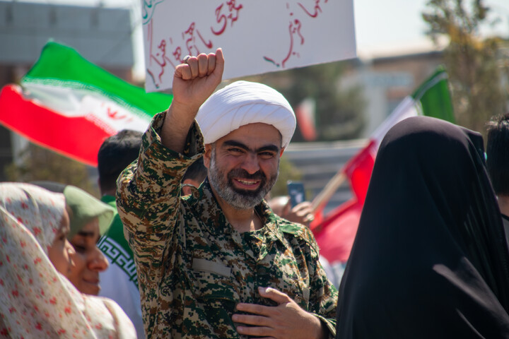 تصاویر/ حضور گردان طلاب و اساتید حوزه علمیه کرمان در رزمایش اقتدار جانفدایان ایران