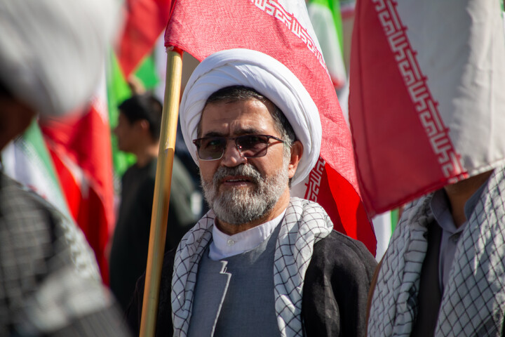 تصاویر/ حضور گردان طلاب و اساتید حوزه علمیه کرمان در رزمایش اقتدار جانفدایان ایران