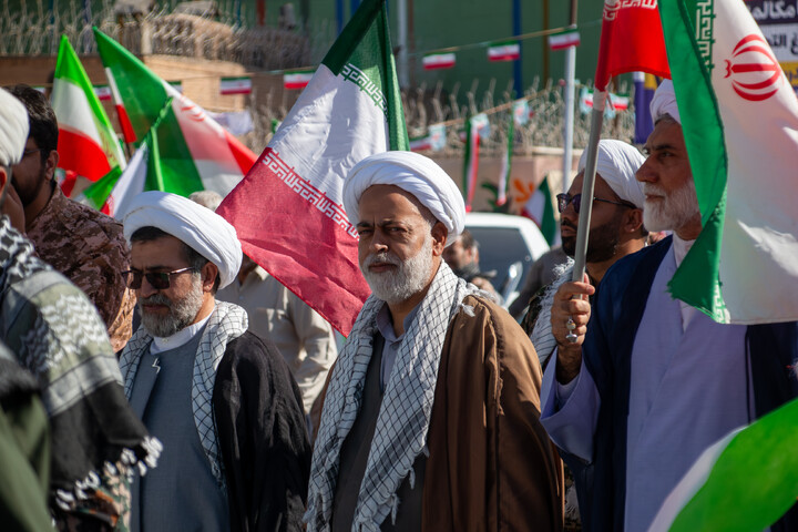 تصاویر/ حضور گردان طلاب و اساتید حوزه علمیه کرمان در رزمایش اقتدار جانفدایان ایران