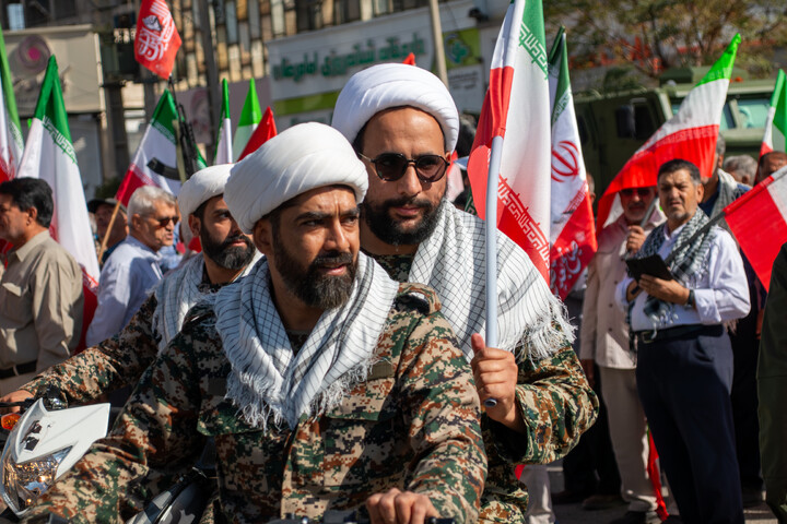 تصاویر/ حضور گردان طلاب و اساتید حوزه علمیه کرمان در رزمایش اقتدار جانفدایان ایران