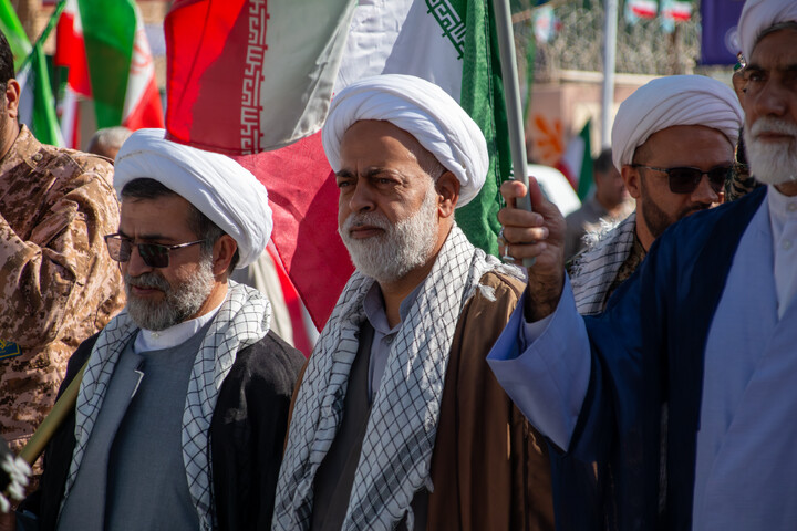 تصاویر/ حضور گردان طلاب و اساتید حوزه علمیه کرمان در رزمایش اقتدار جانفدایان ایران