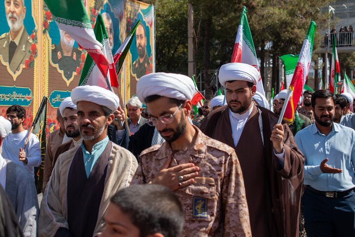 تصاویر/ حضور گردان طلاب و اساتید حوزه علمیه کرمان در رزمایش اقتدار جانفدایان ایران