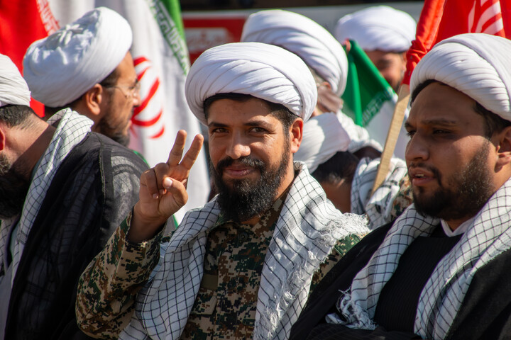 تصاویر/ حضور گردان طلاب و اساتید حوزه علمیه کرمان در رزمایش اقتدار جانفدایان ایران