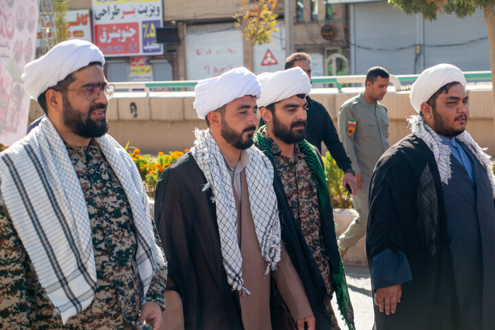 تصاویر/ حضور گردان طلاب و اساتید حوزه علمیه کرمان در رزمایش اقتدار جانفدایان ایران