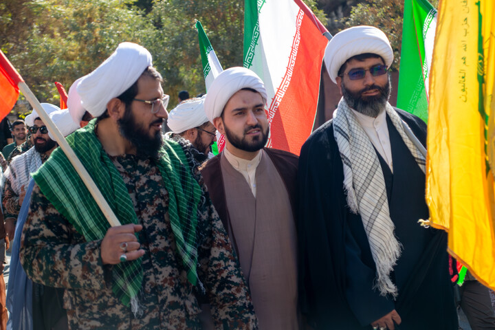 تصاویر/ حضور گردان طلاب و اساتید حوزه علمیه کرمان در رزمایش اقتدار جانفدایان ایران