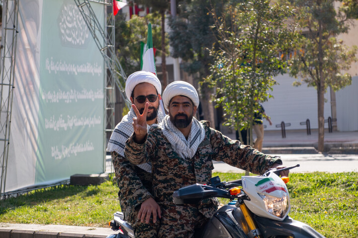 تصاویر/ حضور گردان طلاب و اساتید حوزه علمیه کرمان در رزمایش اقتدار جانفدایان ایران