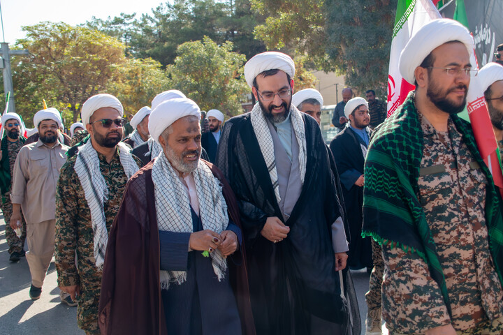 تصاویر/ حضور گردان طلاب و اساتید حوزه علمیه کرمان در رزمایش اقتدار جانفدایان ایران