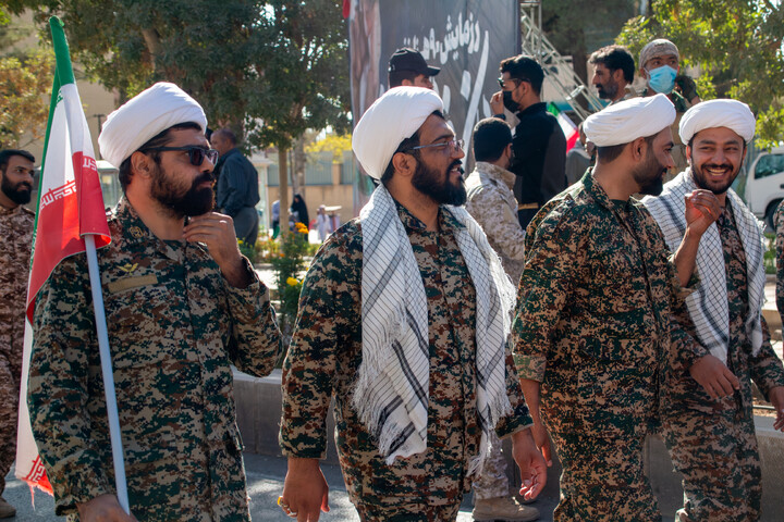 تصاویر/ حضور گردان طلاب و اساتید حوزه علمیه کرمان در رزمایش اقتدار جانفدایان ایران
