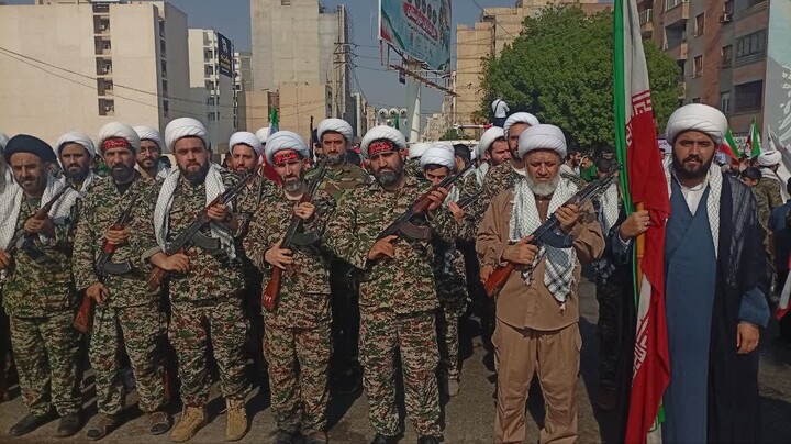 تصاویر/حضور حماسی گردان رزمی طلاب و روحانیون اهواز