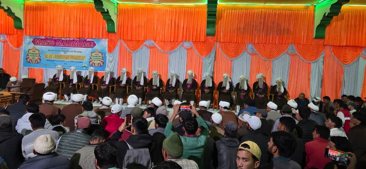 इमाम जवाद फाउंडेशन और जमीयत उलमा-ए-इसना अशरिया के सहयोग से 14 जरूरतमंद जोड़ों का सामूहिक विवाह