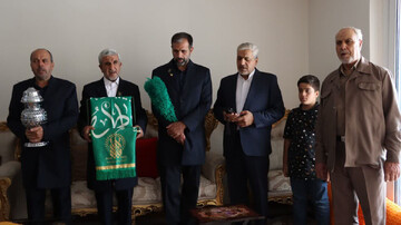 دیدار سفیران کریمه با خانواده ۲۲ شهید استان اصفهان