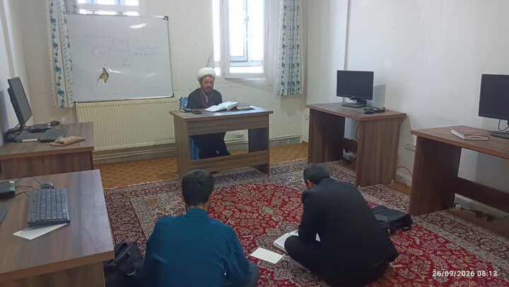 تصاویر/برگزاری کارگاه آموزش قرآن کریم ویژه طلاب دلفان