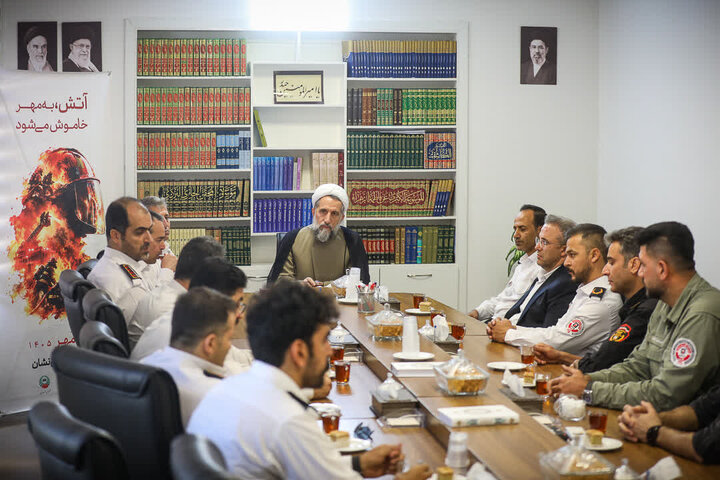 تصاویر / تجلیل از آتش نشانان توسط امام جمعه قزوین