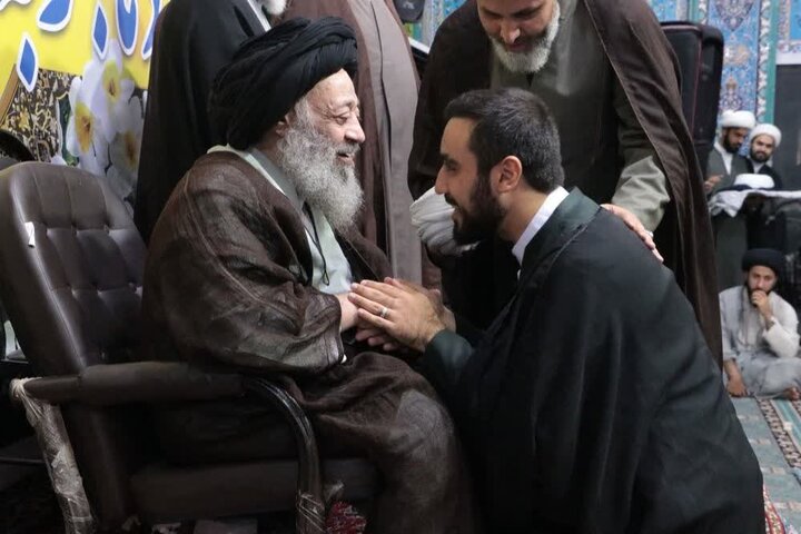 مراسم عمامه گذاری جمعی از طلاب مدرسه علمیه شوشتر
