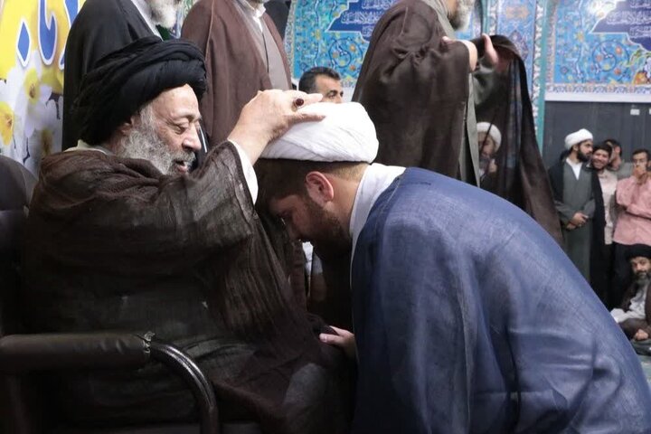 مراسم عمامه گذاری جمعی از طلاب مدرسه علمیه شوشتر
