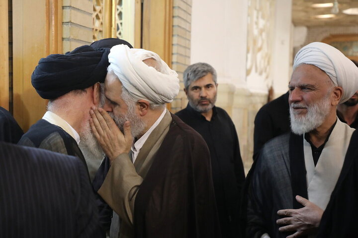 Photos/ Au sanctuaire de Fatima al-Massouma, Qom rend hommage au grand Ayatollah Shobeiri Zanjani