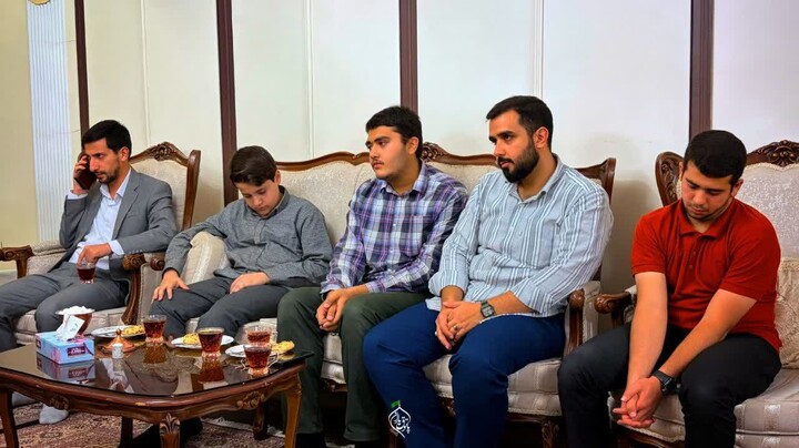 تصاویر / دیدار مسئولان آذربایجان شرقی با حاج جعفر رضایی؛ روایت مجاهدت‌ها چراغ راه نسل جوان