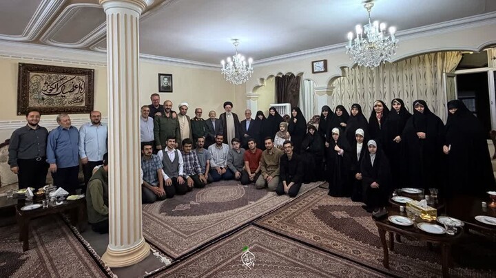 تصاویر / دیدار مسئولان آذربایجان شرقی با حاج جعفر رضایی؛ روایت مجاهدت‌ها چراغ راه نسل جوان