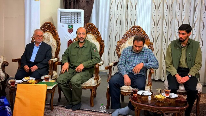 تصاویر / دیدار مسئولان آذربایجان شرقی با حاج جعفر رضایی؛ روایت مجاهدت‌ها چراغ راه نسل جوان
