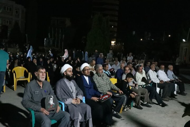 تصاویر/برگزاری مراسم معنوی «شبی با شهدا» در جوار شهید گمنام در اراک