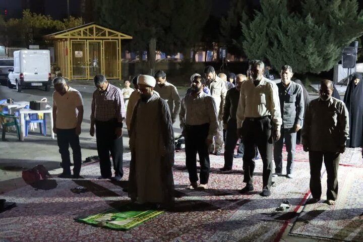 تصاویر/برگزاری مراسم معنوی «شبی با شهدا» در جوار شهید گمنام در اراک