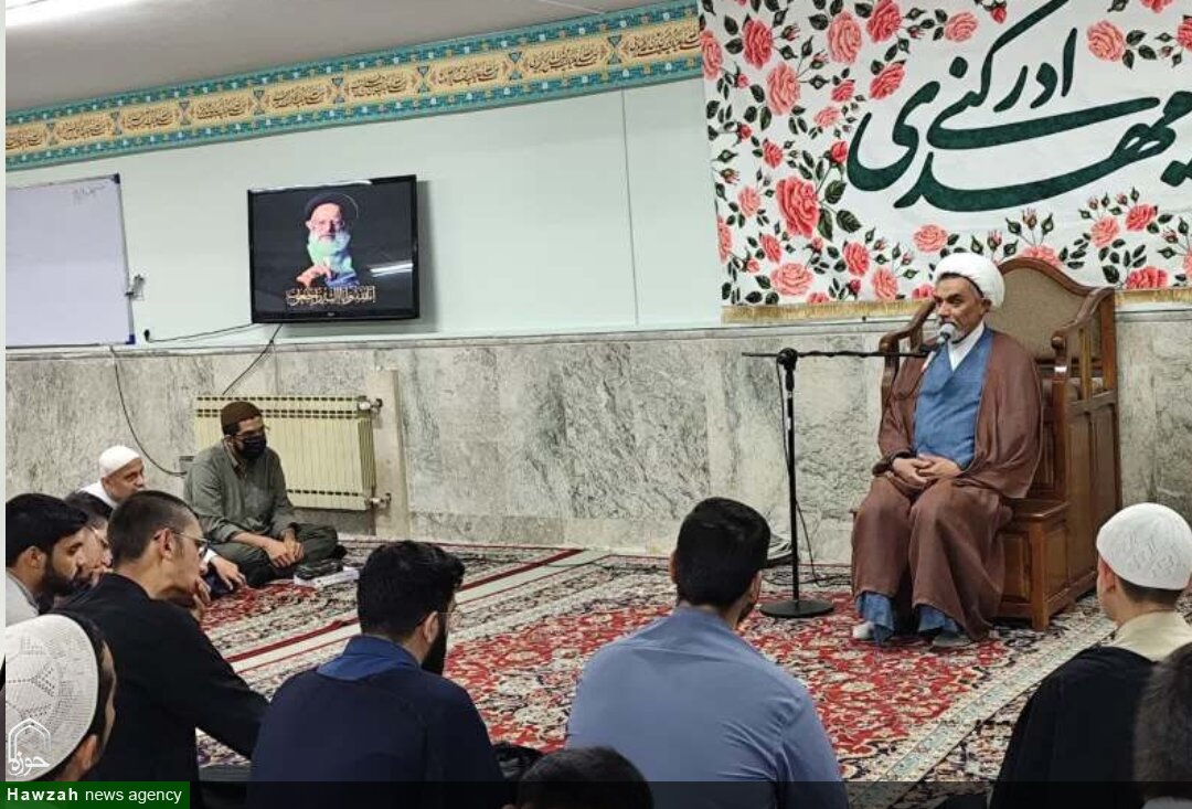 تهذیب نفس، محور موفقیت طلبه در مسیر تحصیل و تبلیغ دین است