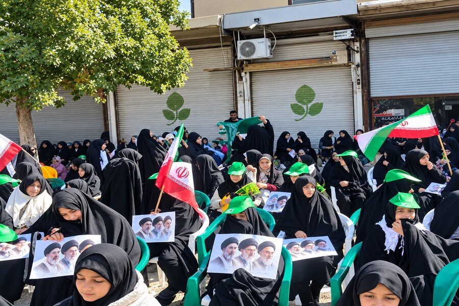 حضور خواهران طلبه فامنین در رزمایش دو هزار نفری «اقتدار»