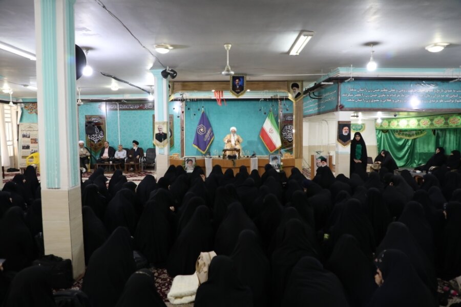 سال تحصیلی حوزه‌ علمیه خواهران یزد با حضور علما و مسئولان آغاز شد