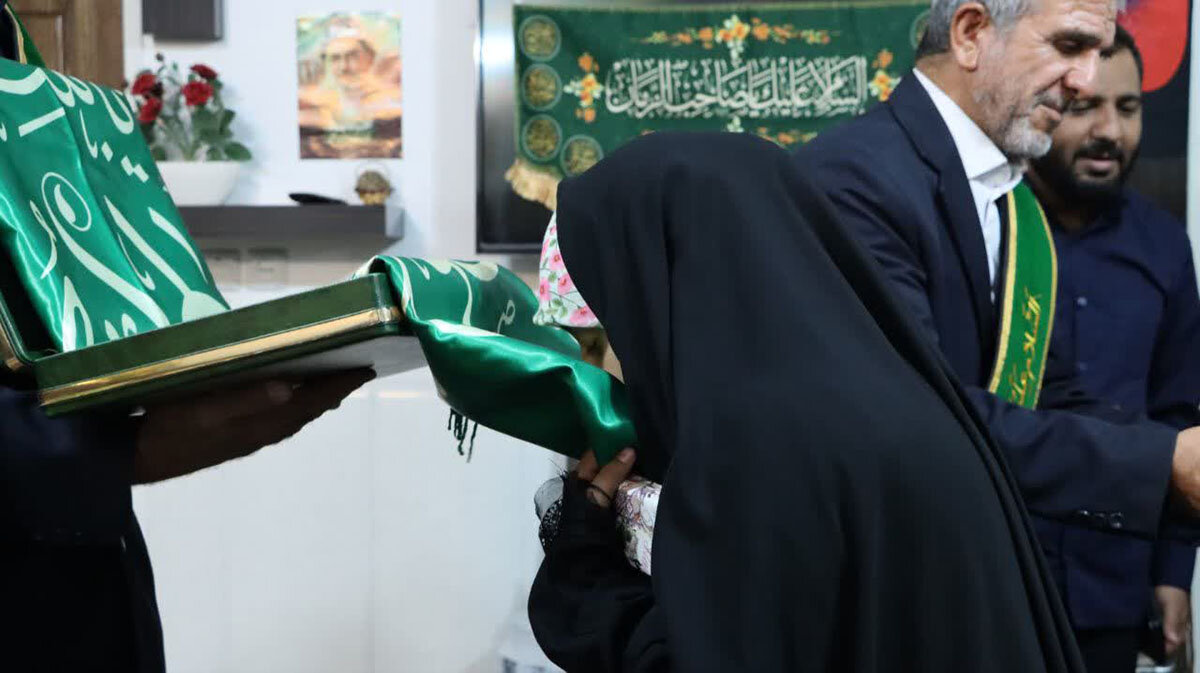 دیدار سفیران کریمه با خانواده ۲۲ شهید استان اصفهان