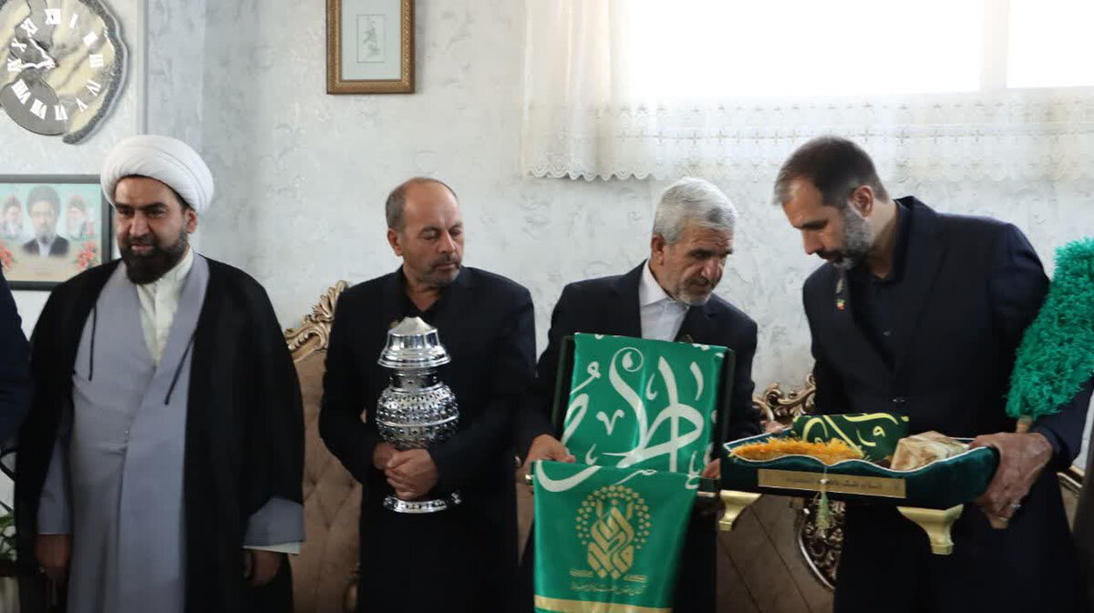 دیدار سفیران کریمه با خانواده ۲۲ شهید استان اصفهان