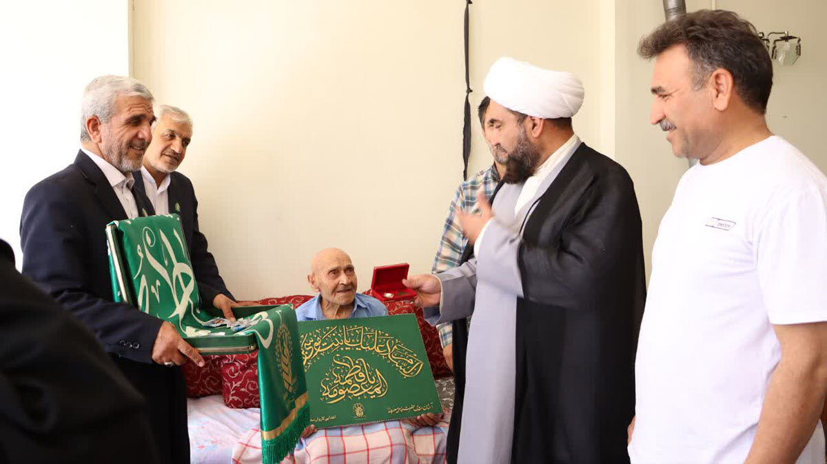دیدار سفیران کریمه با خانواده ۲۲ شهید استان اصفهان