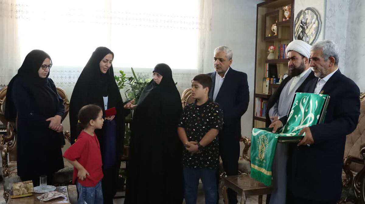 دیدار سفیران کریمه با خانواده ۲۲ شهید استان اصفهان