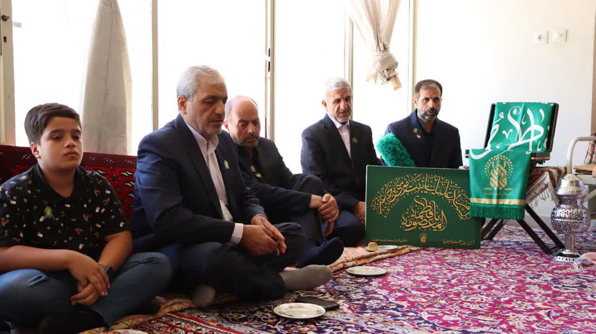 دیدار سفیران کریمه با خانواده ۲۲ شهید استان اصفهان