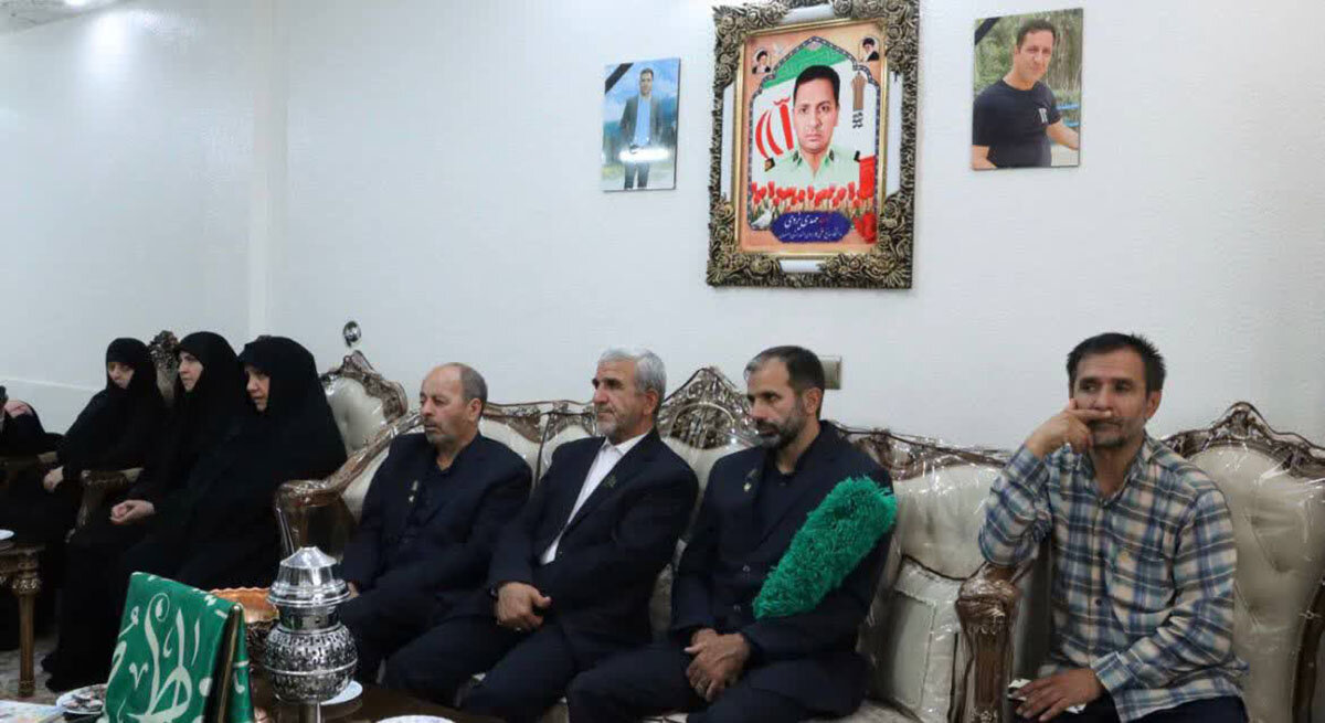دیدار سفیران کریمه با خانواده ۲۲ شهید استان اصفهان