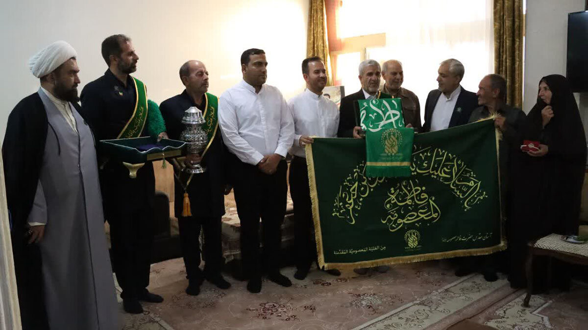 دیدار سفیران کریمه با خانواده ۲۲ شهید استان اصفهان