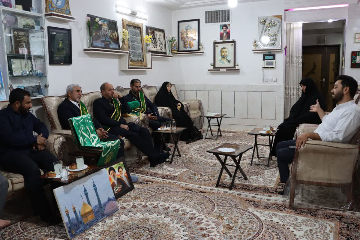 دیدار سفیران کریمه با خانواده ۲۲ شهید استان اصفهان