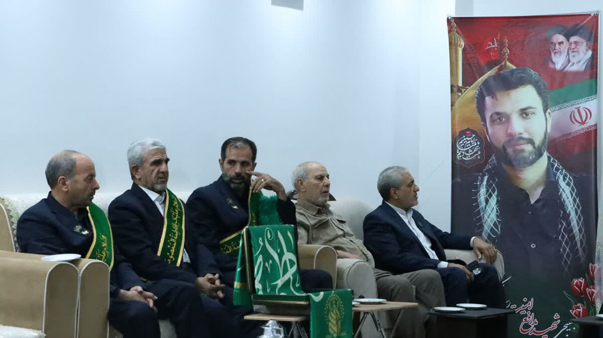 دیدار سفیران کریمه با خانواده ۲۲ شهید استان اصفهان