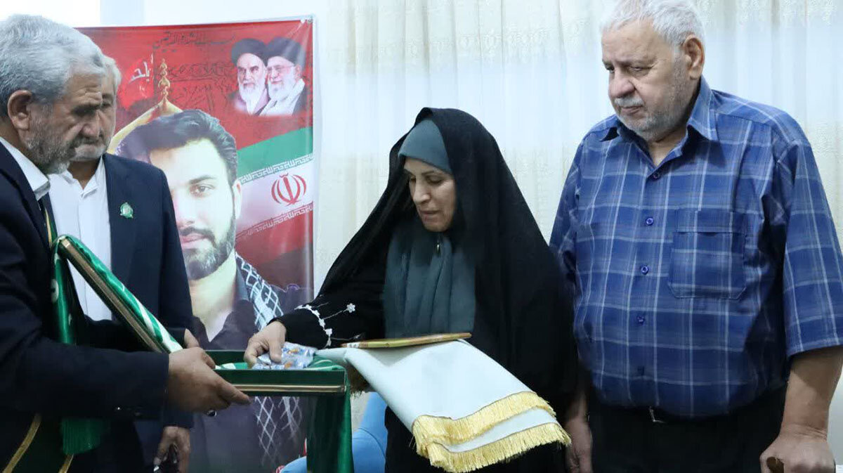 دیدار سفیران کریمه با خانواده ۲۲ شهید استان اصفهان