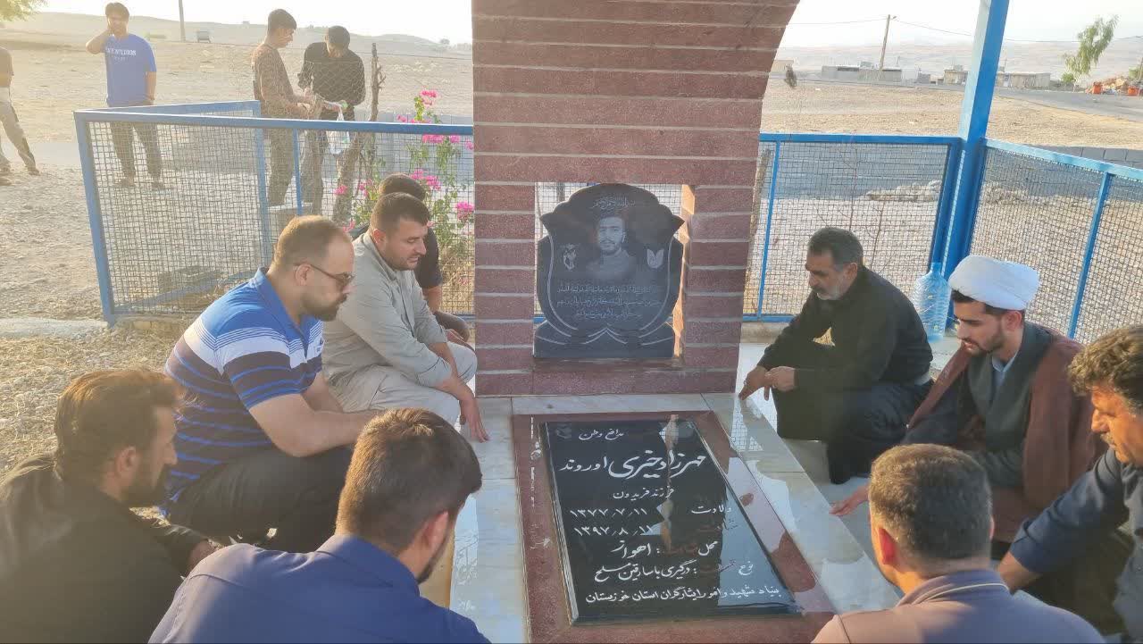 گرامیداشت یاد و خاطره شهید سرباز مهرزاد خیری در روستای شهرک میثم برگزار شد