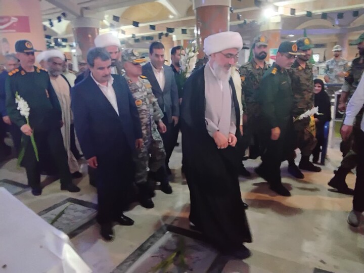 تصاویر/ تجدید میثاق مسئولان بوشهر با آرمانهای شهدا